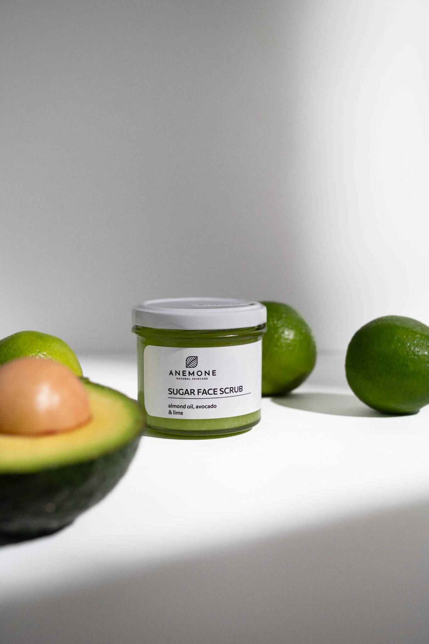 Scrub προσώπου με βούτυρο αβοκάντο – 125 ml